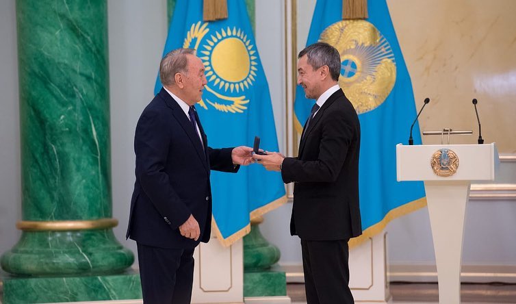Нурсултан Назарбаев и Акан Сатаев/ Фото со страницы Сатаева в Facebook